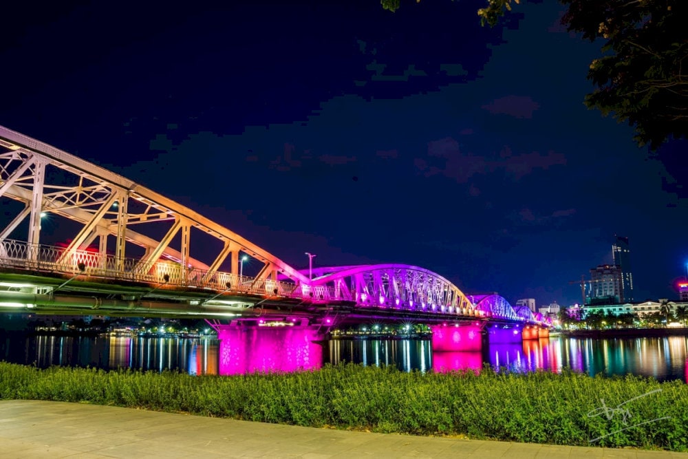 Truong Tien Bridge sparkles at night, its colorful lights reflecting on the peaceful Perfume River